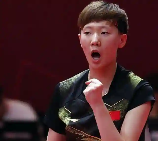 北京时间9月28日，山东鲁能乒乓球俱乐部正式公布新赛季的男女队参赛名单。在之前的乒超摘牌大会上，山东鲁能连续摘下马龙、闫安、王曼昱和陈幸同等国手，充实了球队的阵容，新赛季也瞄准更好成绩。山东鲁能乒乓球俱乐部官方宣布：“9月27日，中国乒乓球俱乐部超级联赛运动员摘牌大会在北京举行。山东鲁能男队摘下马龙、闫安、崔庆磊；山东鲁能女队摘下王曼昱、陈幸同、刘菲。摘牌大会结束后，山东鲁能乒乓球俱乐部完成了新赛季组队，男女队各六名队员，备战新赛季乒超比赛。鲁能男队阵容：马龙、闫安、尚坤、张超、崔庆磊、徐瑛彬；鲁能女队阵容：王曼昱、陈幸同、刘高阳、顾若辰、范思琦、刘斐。”从阵容的变化看，男队的一号单打从方博换成了国乒队长马龙。马龙的身价达到了925万，是乒超的标王。原先山东鲁能的第一单打方博以597万元身价转会天津队，闫安同样以597万元身价转会山东鲁能。新赛季，山东鲁能男队的阵容更为强大，马龙、闫安、尚坤和张超是主力选择，崔庆磊和徐瑛彬等待机会。女队方面，山东鲁能上赛季的一号单打朱雨玲成为新的标王，她转会到齐鲁交通，身价达到了805万元。山东鲁能以460万元的价格签下了王曼昱，19岁的王曼昱近期表现出色，在亚运会和全锦赛的比赛中连续夺冠，有着很大的潜力，也会成为山东鲁能新赛季的最大看点。此外，参加了亚运会的陈幸同也加盟鲁能，新赛季，王曼昱、陈幸同、刘高阳和顾若辰都是球队的主力选择，范思琦和刘斐等待机会。按照赛程安排，2018-2019赛季乒超联赛将于10月10日拉开帷幕，新赛季的乒超联赛分为两个阶段。第一个阶段从2018年10月10日到2019年1月30日，共进行十八轮常规赛的争夺，第二阶段为总决赛阶段，从2019年2月16日至19日。新赛季的乒超联赛为一周双赛，比赛均在每周三、周六进行。