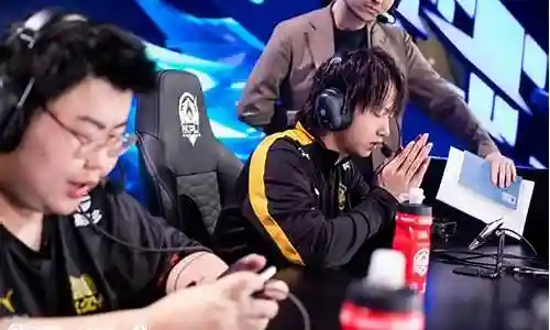 非常欢迎大家参与这个kpl经典阵容搭配问题集合的探讨。我将以开放的心态回答每个问题，并尽量给出多样化的观点和角度，以期能够启发大家的思考。